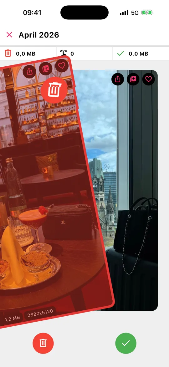 Kartu swipe Gallery Guru digeser ke kiri untuk dihapus, dengan ukuran file dan resolusi